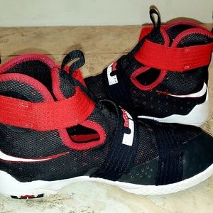 NIKE LeBron James Soldier 10 Sneakers